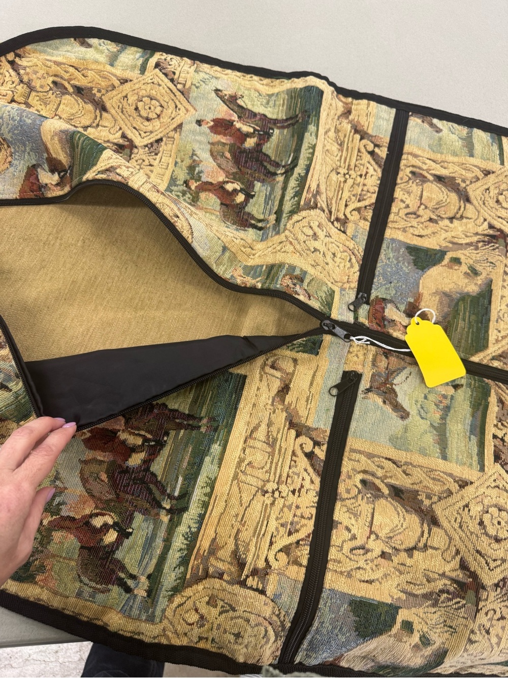 NWOT Equestrian Tapestry Garment Bag in Beige, Brown & Green - Picture 2 of 3